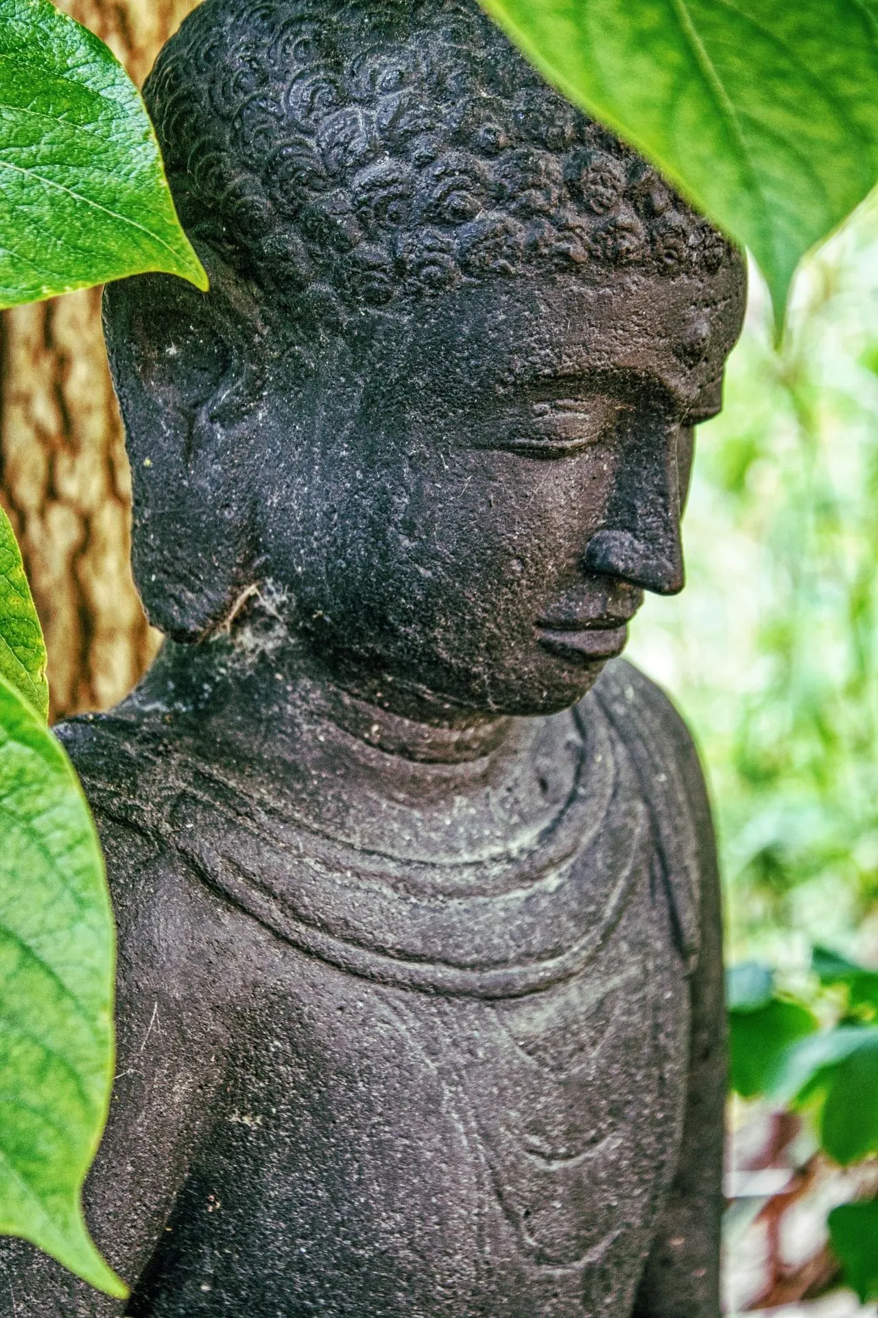 Tantrische Buddha-Figur im Grünen